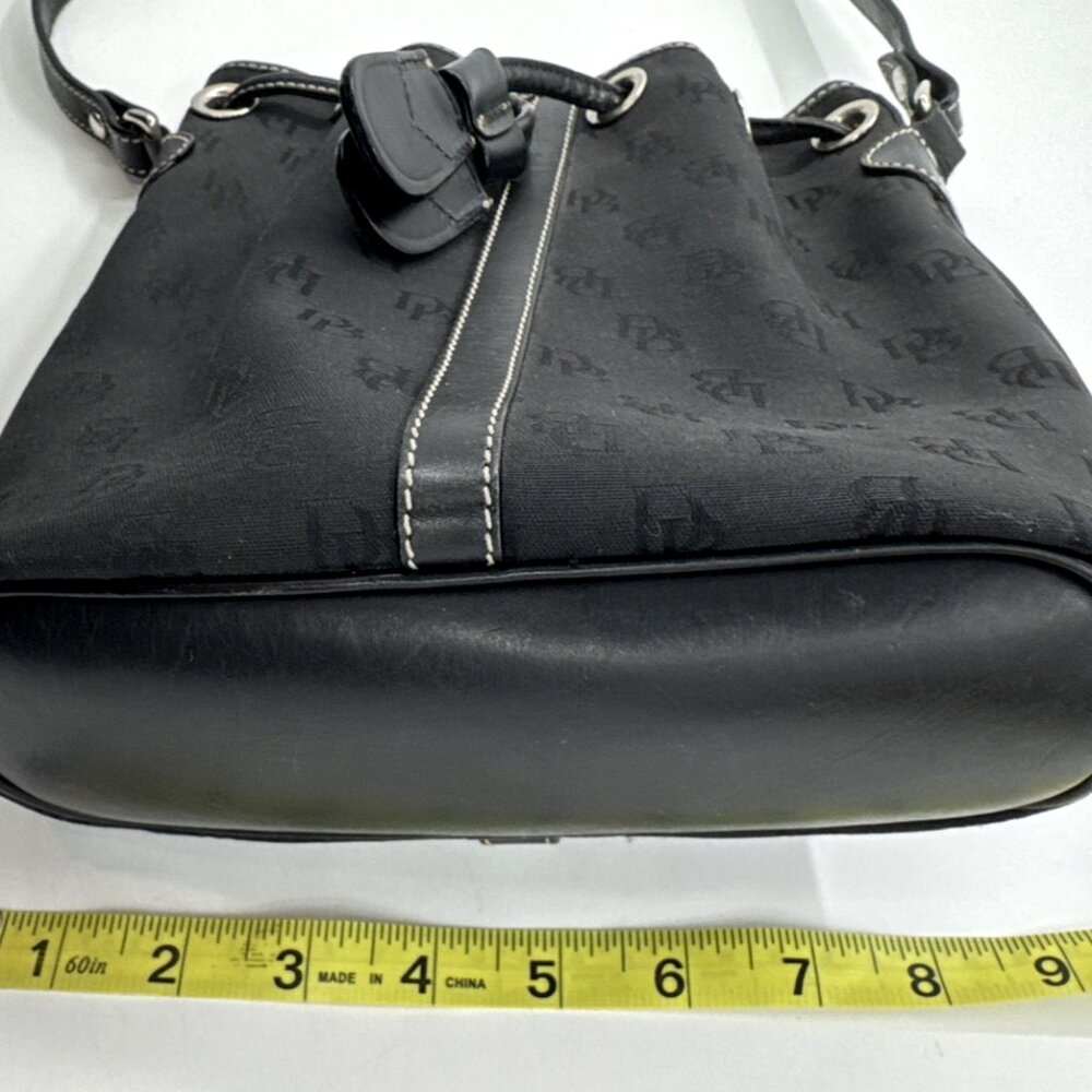 Vintage Dooney & Bourke Bucket Bag Purse Black Crossbody Logo Leather Canvas Y2K - Picture 2 of 12